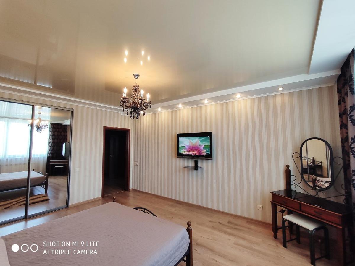 Panoramic View Lux Apartment On Metro Osokorky Kyiv Exterior foto