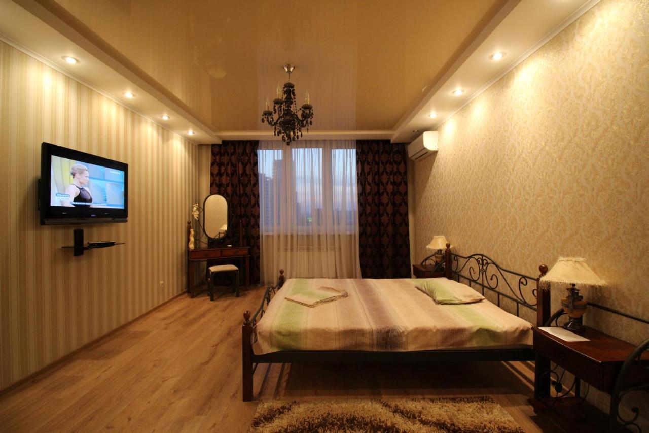 Panoramic View Lux Apartment On Metro Osokorky Kyiv Exterior foto