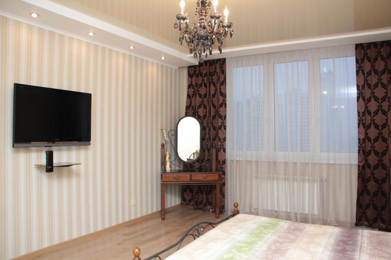 Panoramic View Lux Apartment On Metro Osokorky Kyiv Exterior foto