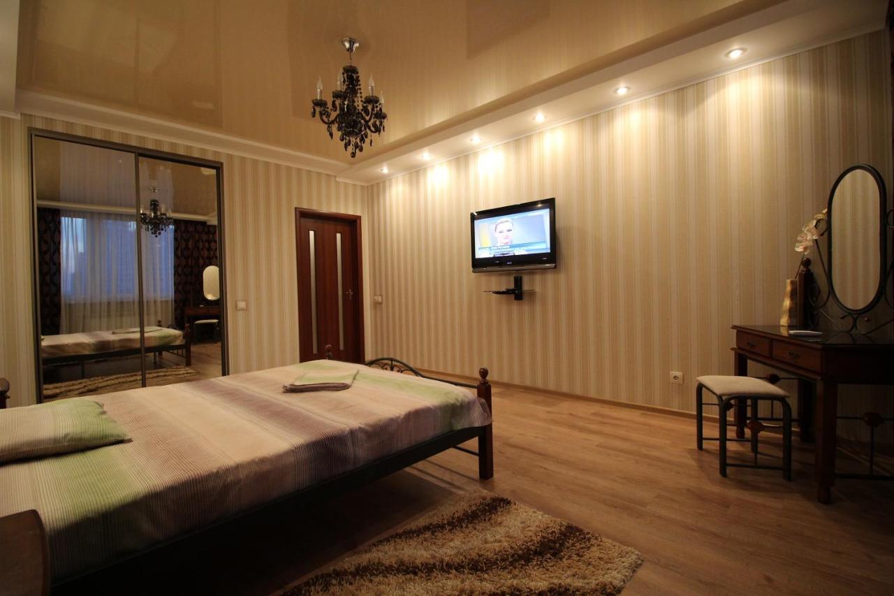Panoramic View Lux Apartment On Metro Osokorky Kyiv Exterior foto